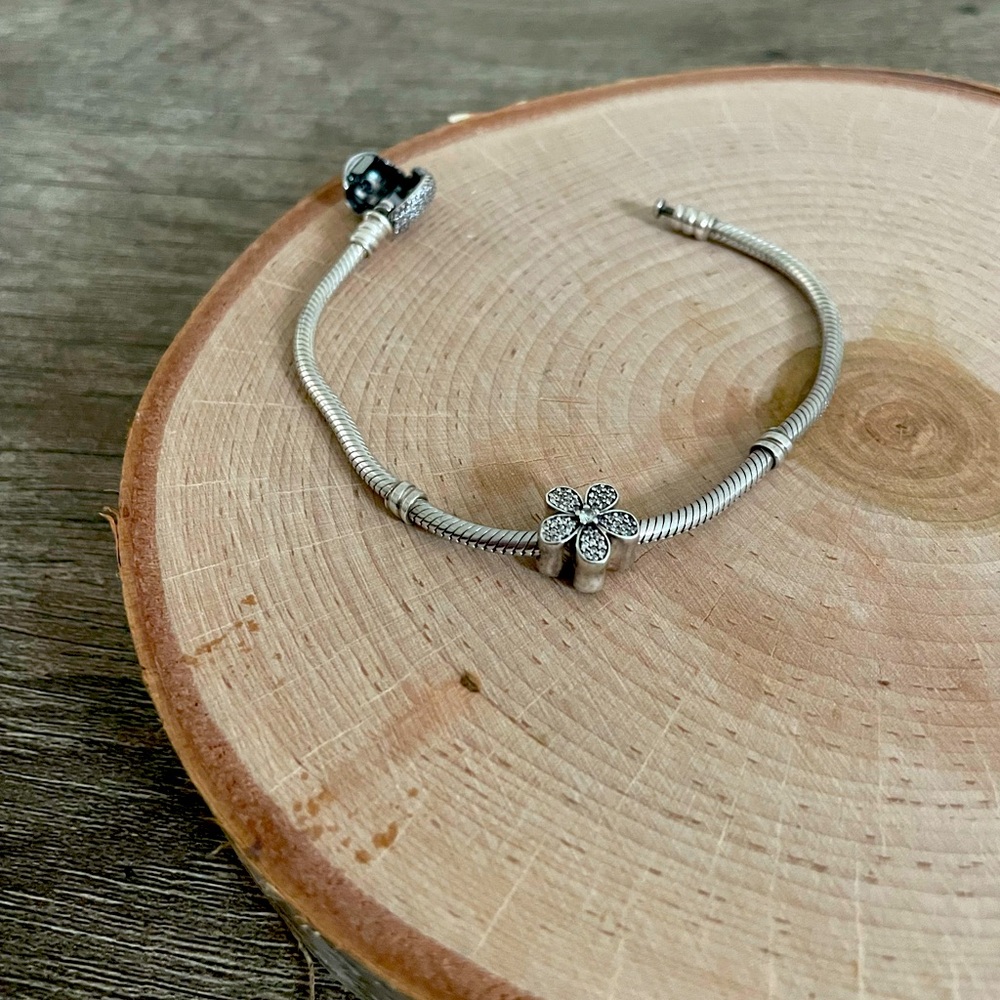 PANDORA DAZZLING DAISY THREAD CHARM